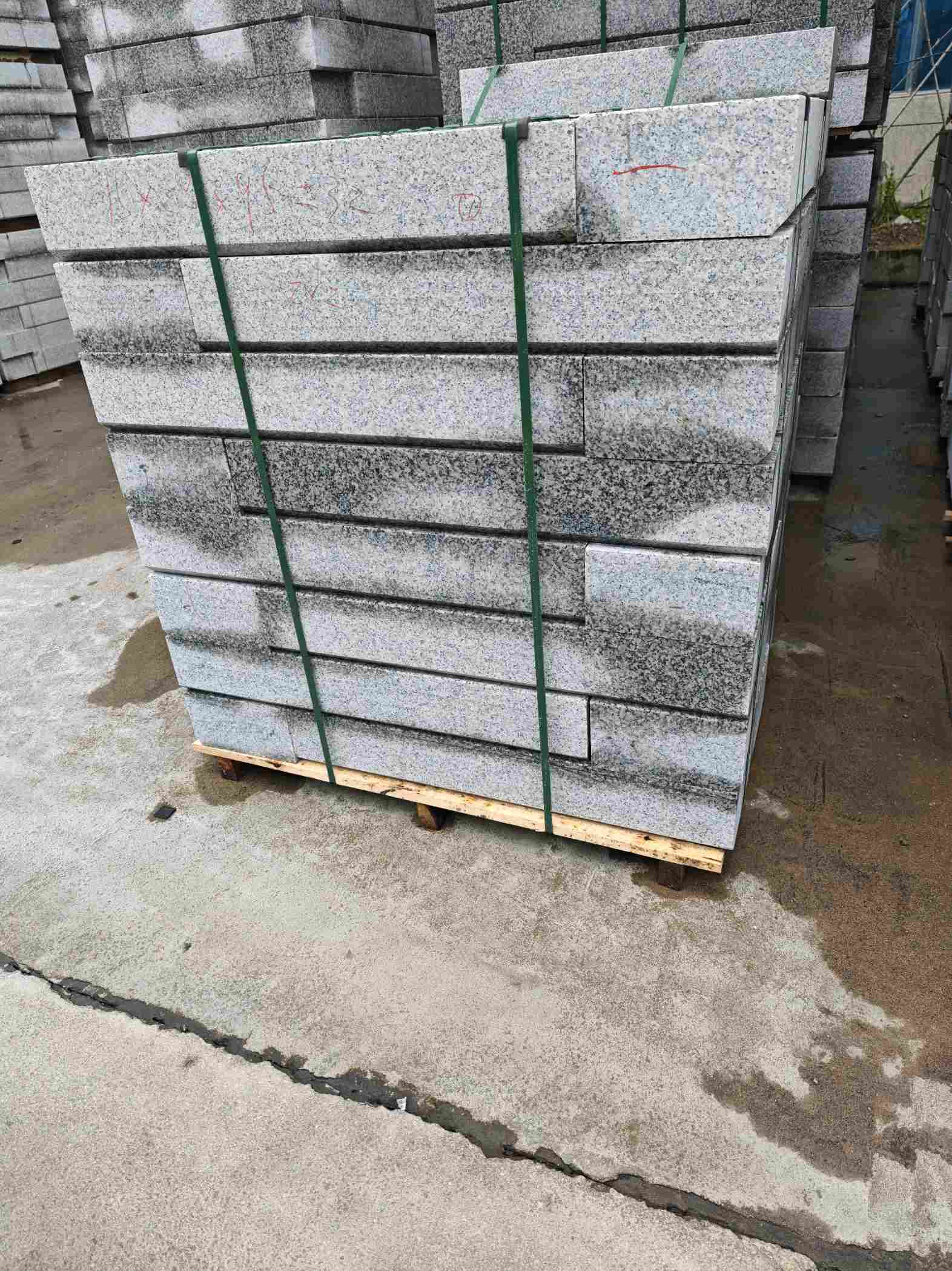 儋州芙蓉白路牙石，马路牙子